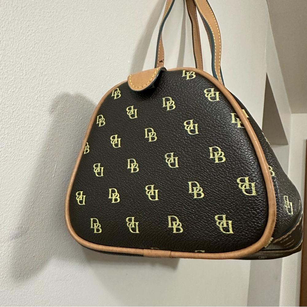 Dooney & Bourke Black And Tan Barrel Bag - image 5